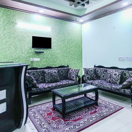 Treebo Trip Sswag 18 Expressway Otel Noida Dış mekan fotoğraf
