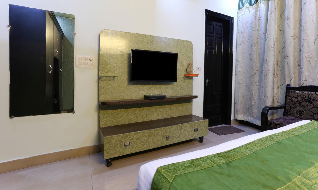Treebo Trip Sswag 18 Expressway Otel Noida Dış mekan fotoğraf