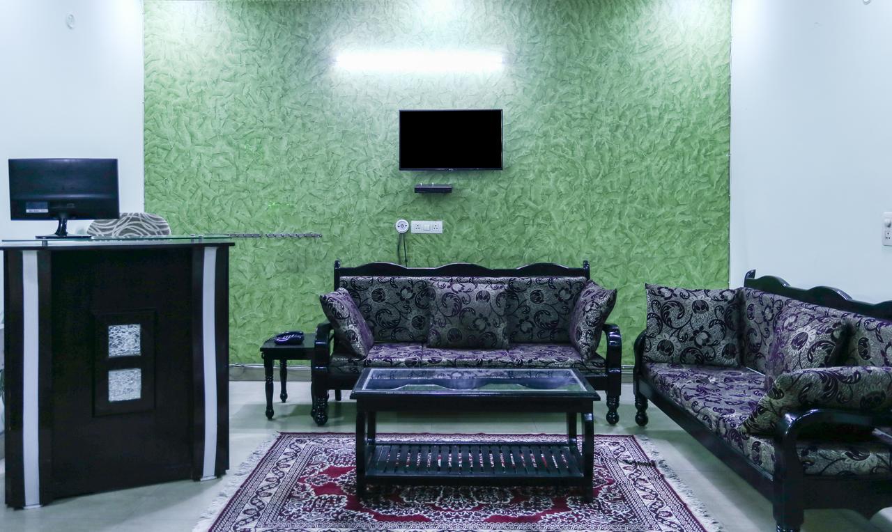 Treebo Trip Sswag 18 Expressway Otel Noida Dış mekan fotoğraf