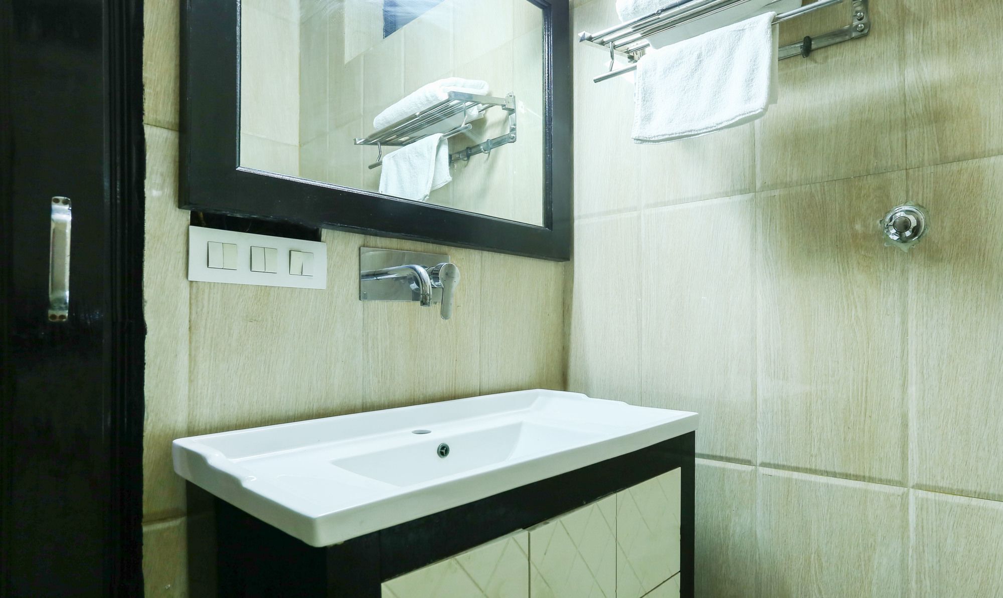 Treebo Trip Sswag 18 Expressway Otel Noida Dış mekan fotoğraf