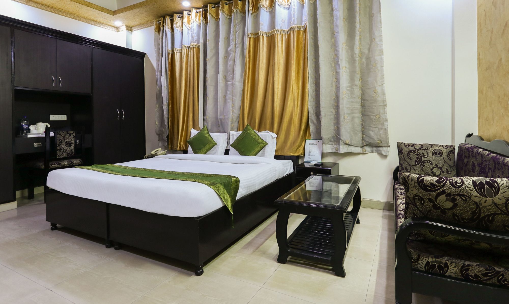 Treebo Trip Sswag 18 Expressway Otel Noida Dış mekan fotoğraf