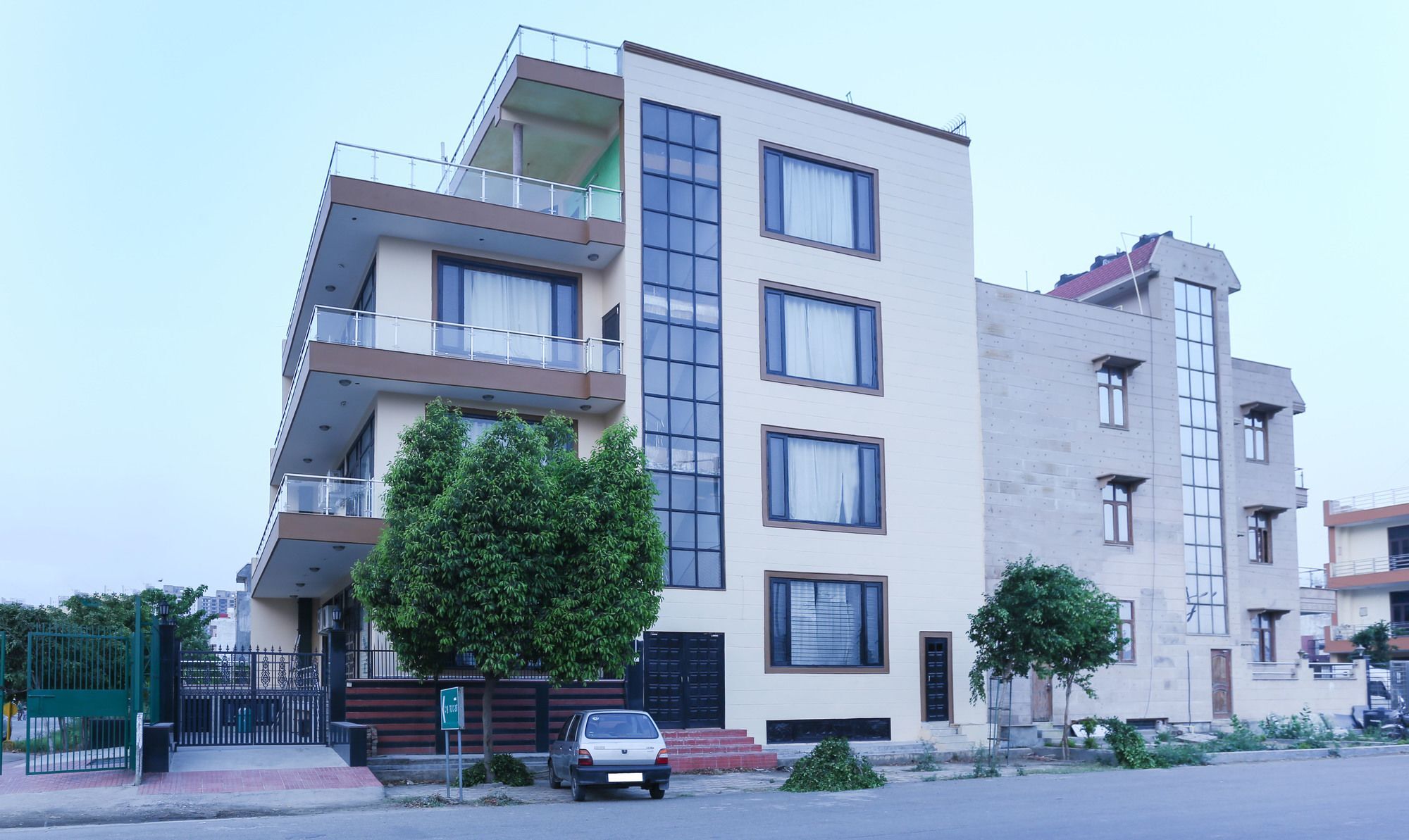 Treebo Trip Sswag 18 Expressway Otel Noida Dış mekan fotoğraf