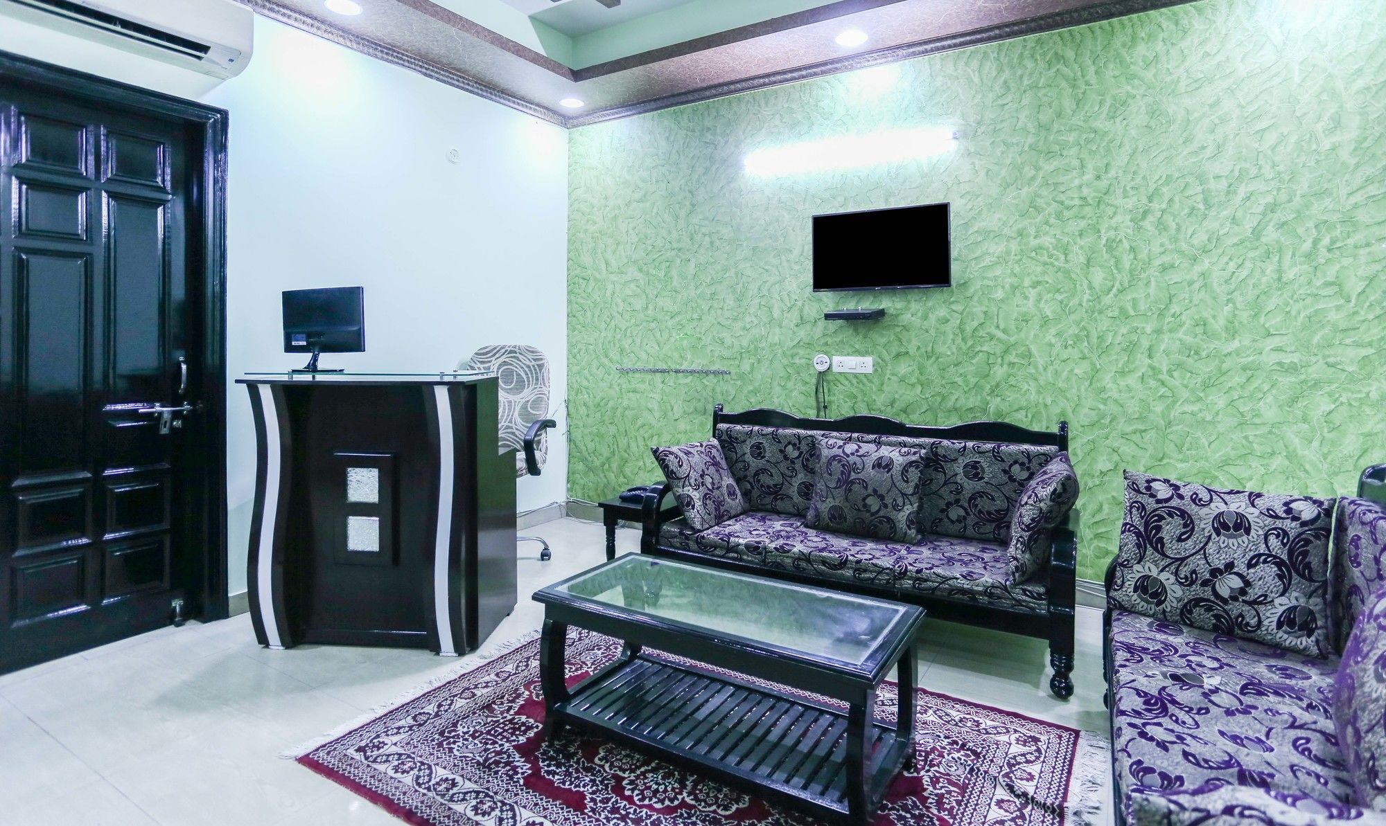Treebo Trip Sswag 18 Expressway Otel Noida Dış mekan fotoğraf